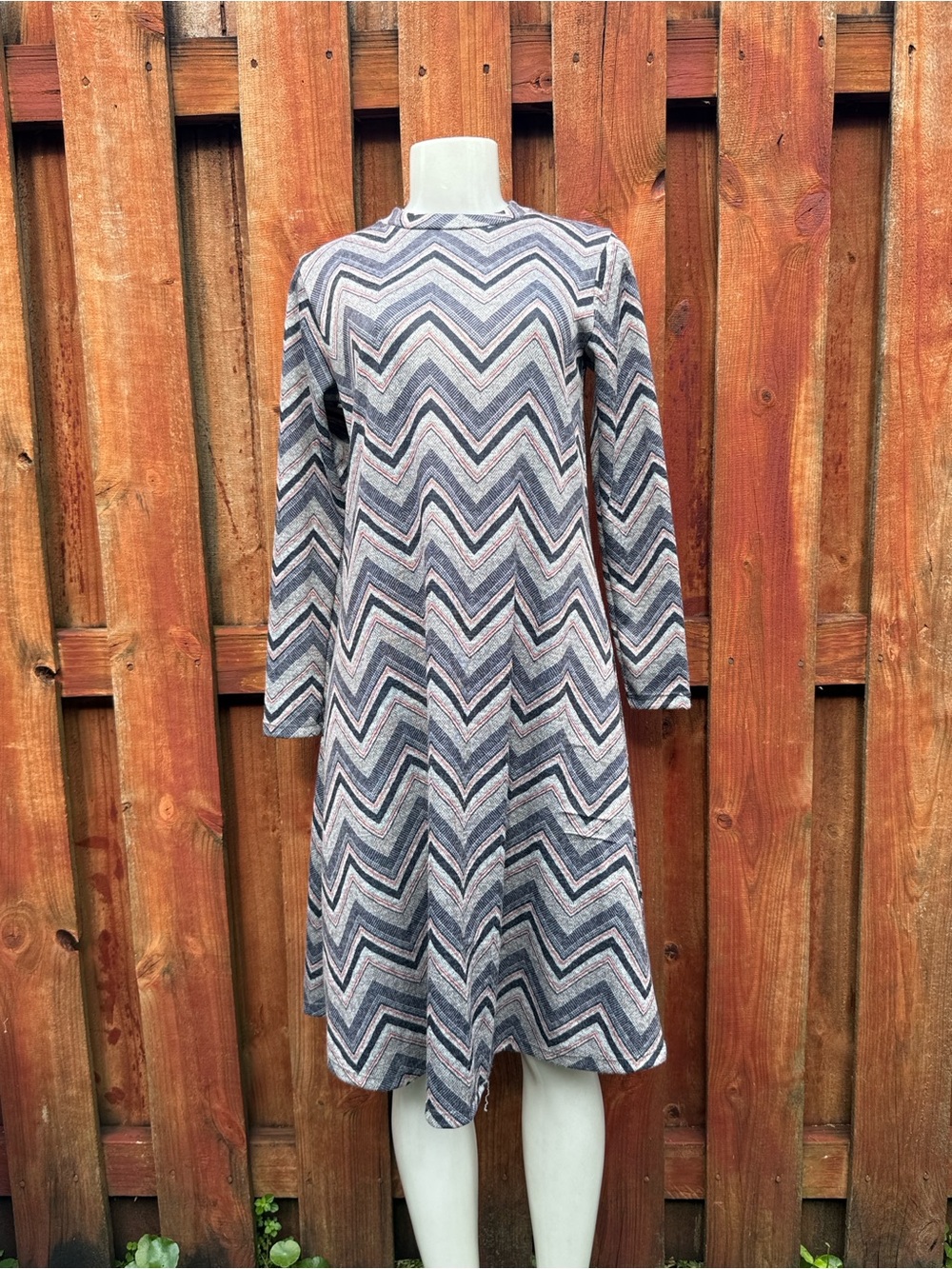 Zoya Chevron Zig Zag Print Long Sleeve A-Line Shift Midi Dress Medium